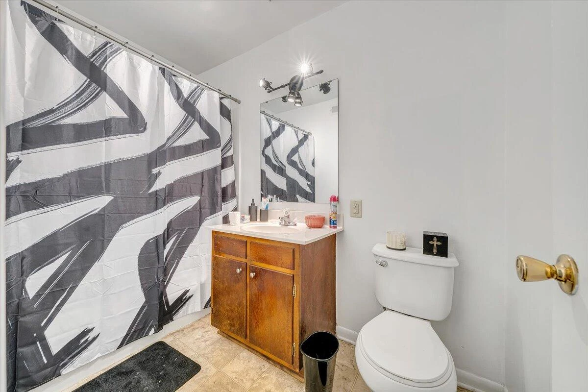 718 Windsor AVE #1-4 - Photo 7