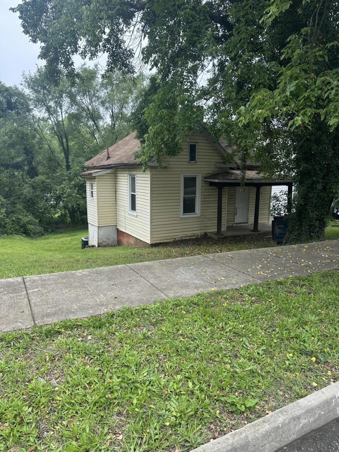 906 Hanover AVE - Photo 2