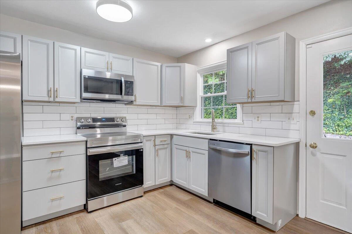 3311 Farmington DR - Photo 8