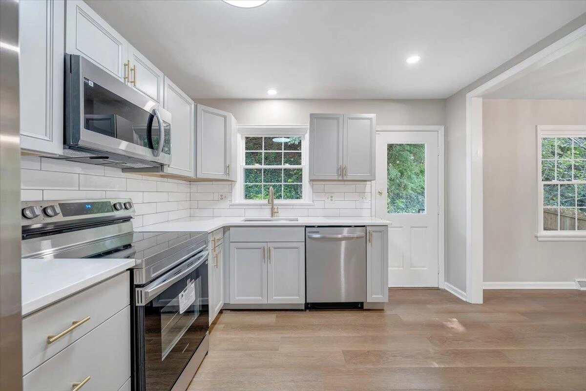3311 Farmington DR - Photo 10