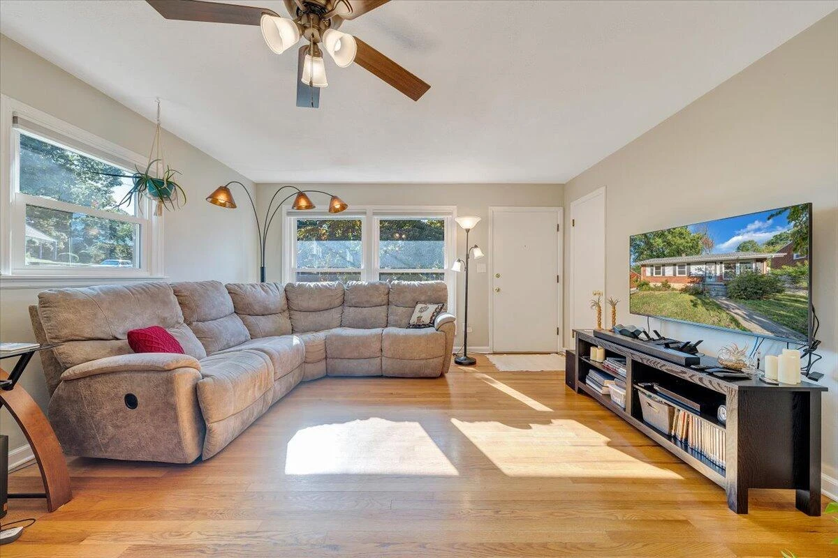 307 Deaner DR - Photo 3