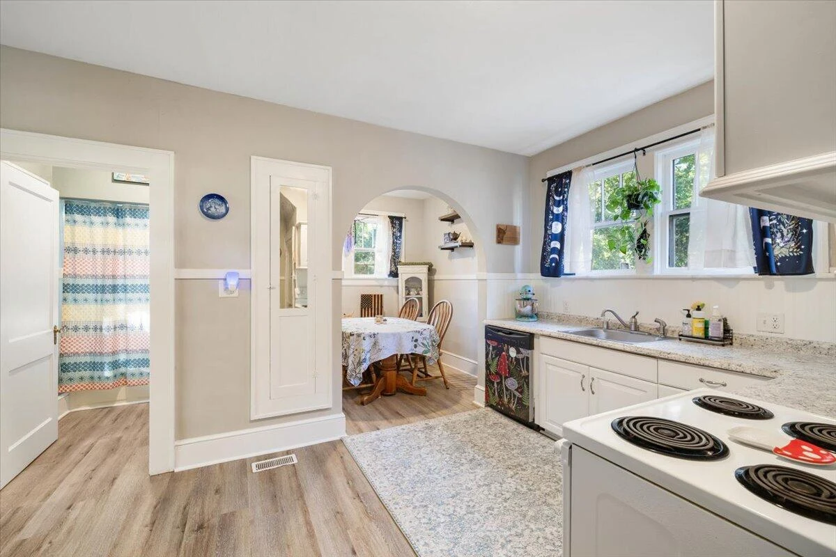 3402 Hillcrest AVE - Photo 12