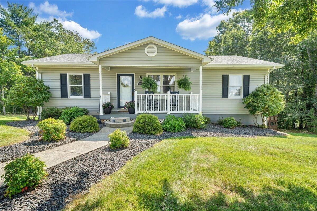 2638 Hopkins RD