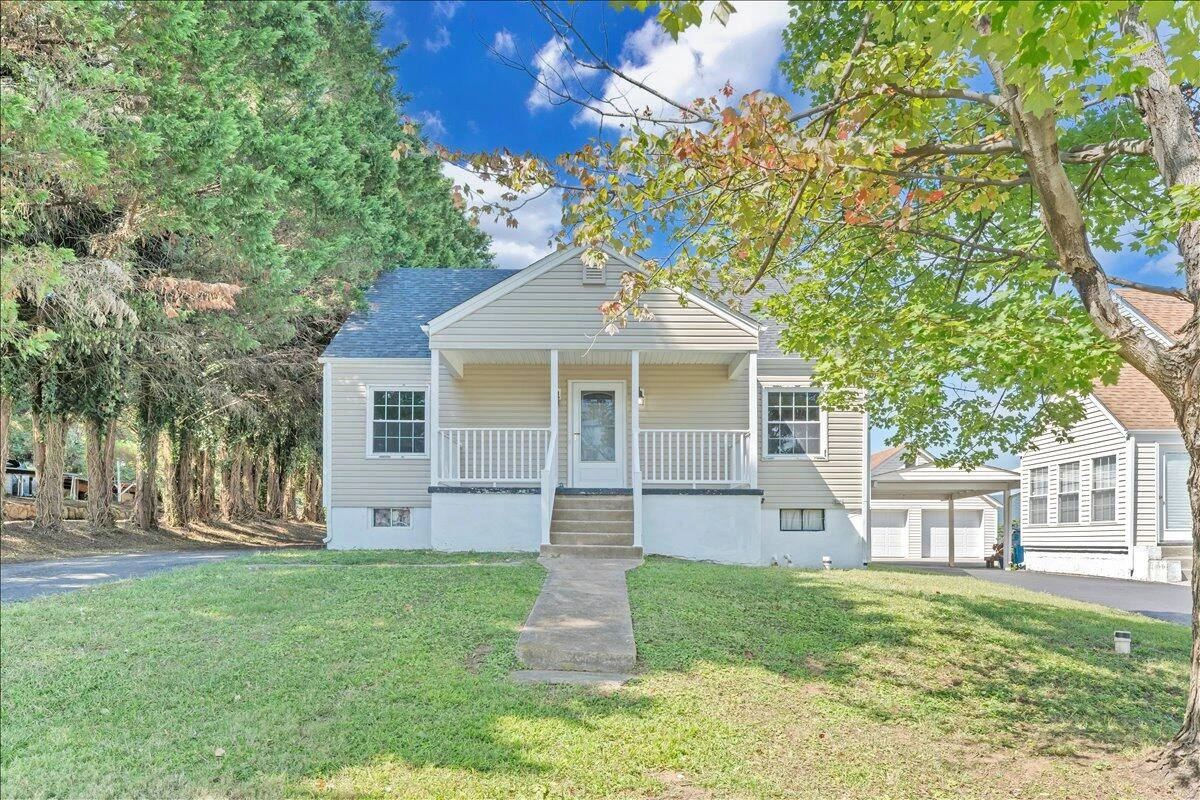 2052 Kenwood BLVD