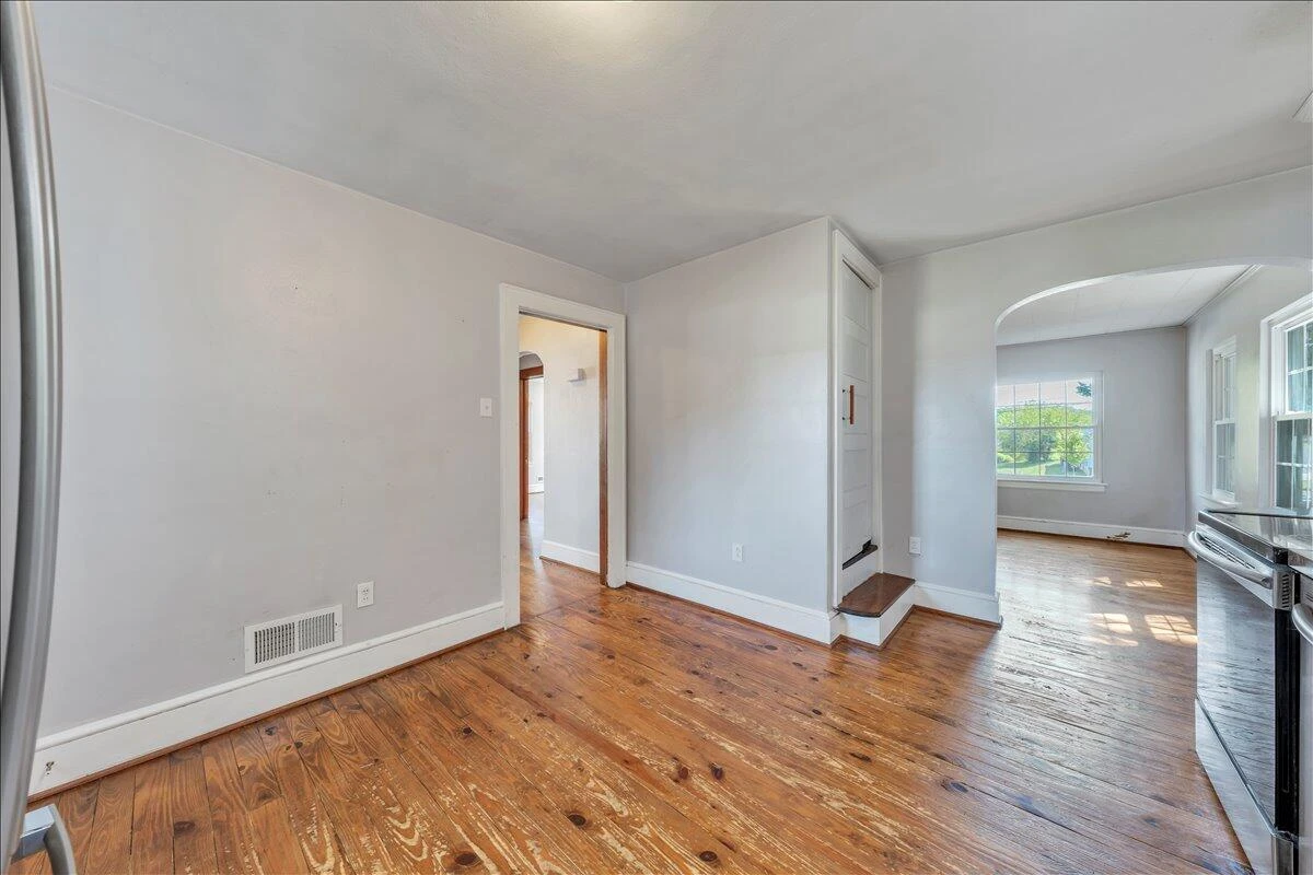 2052 Kenwood BLVD - Photo 10