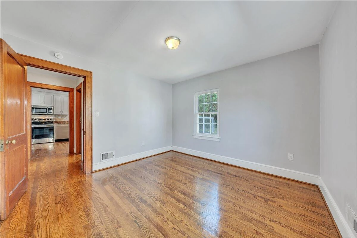 2052 Kenwood BLVD - Photo 12