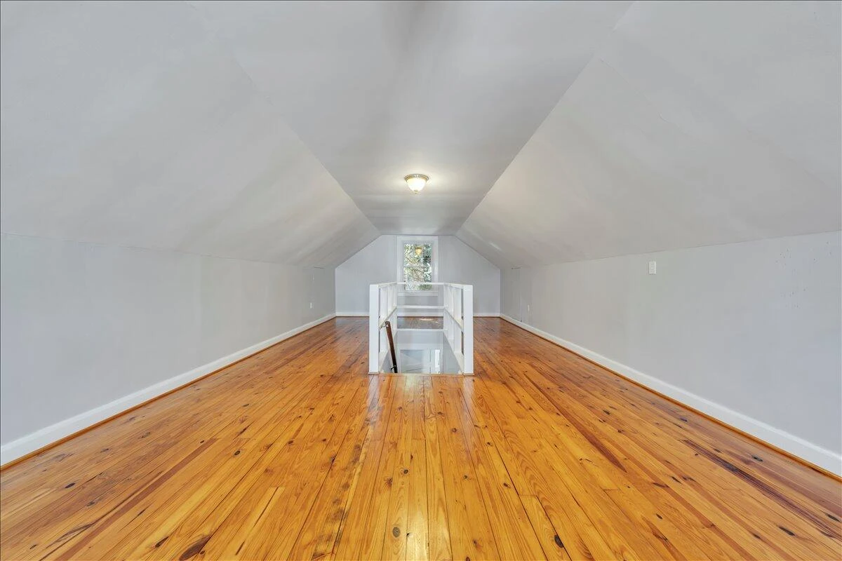2052 Kenwood BLVD - Photo 17