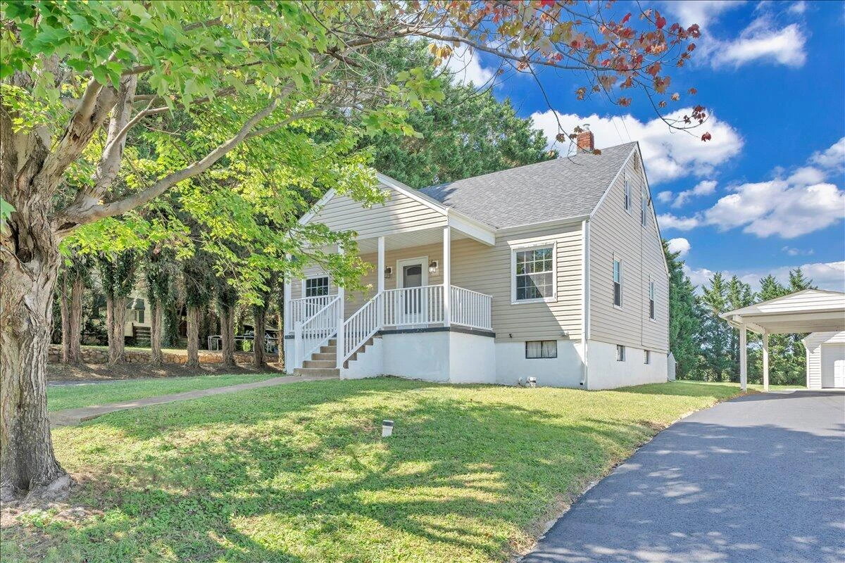 2052 Kenwood BLVD - Photo 2