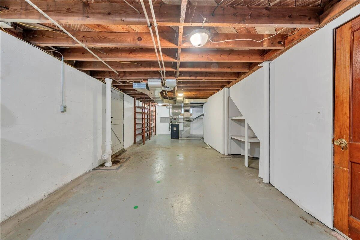 2052 Kenwood BLVD - Photo 20