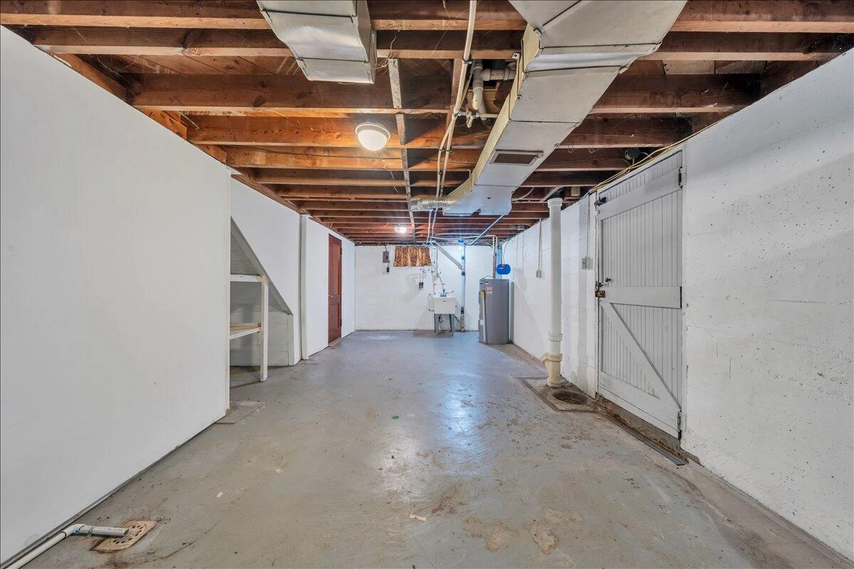 2052 Kenwood BLVD - Photo 21