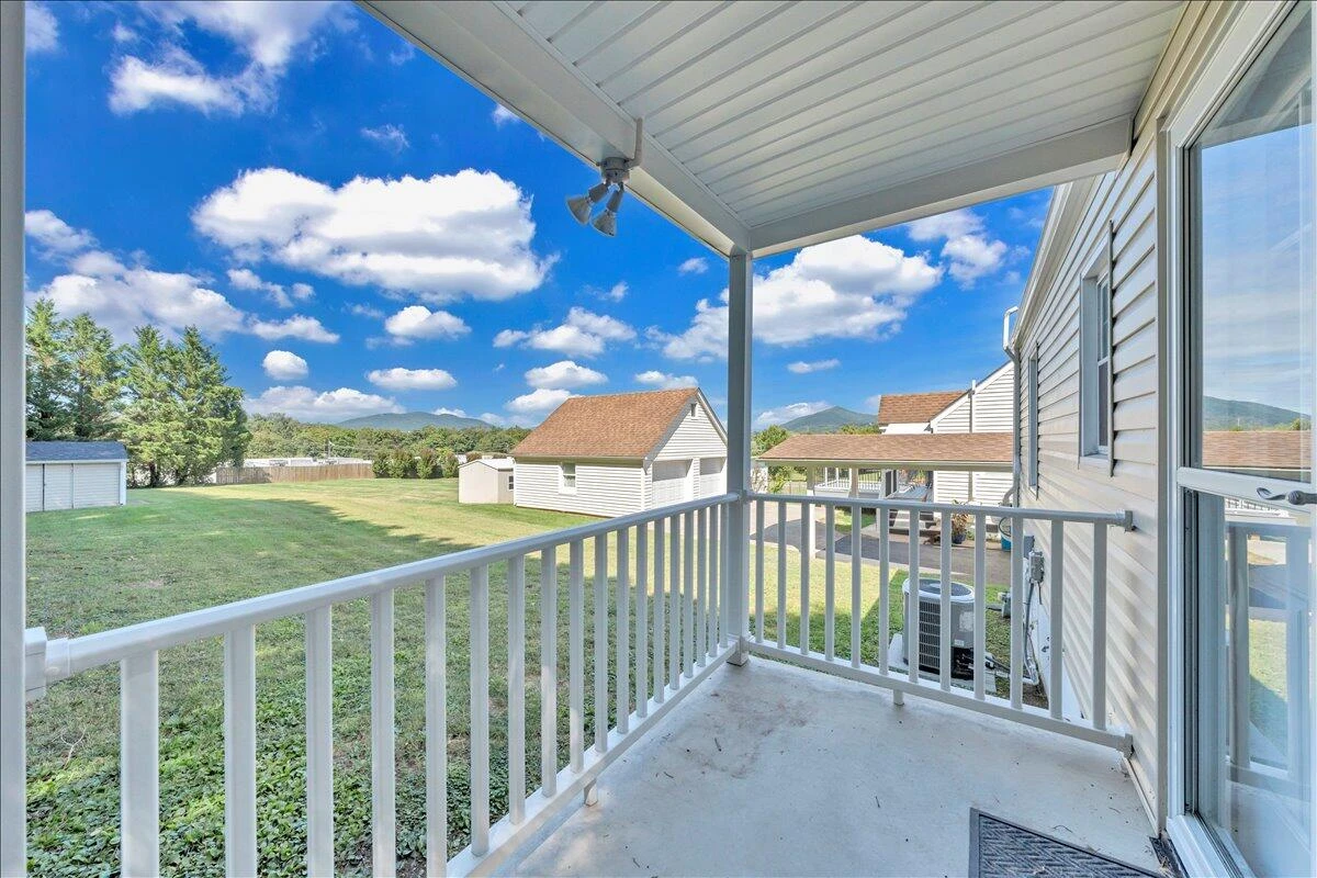 2052 Kenwood BLVD - Photo 22