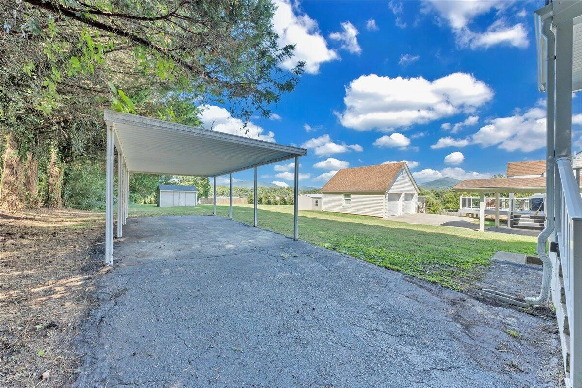 2052 Kenwood BLVD - Photo 23