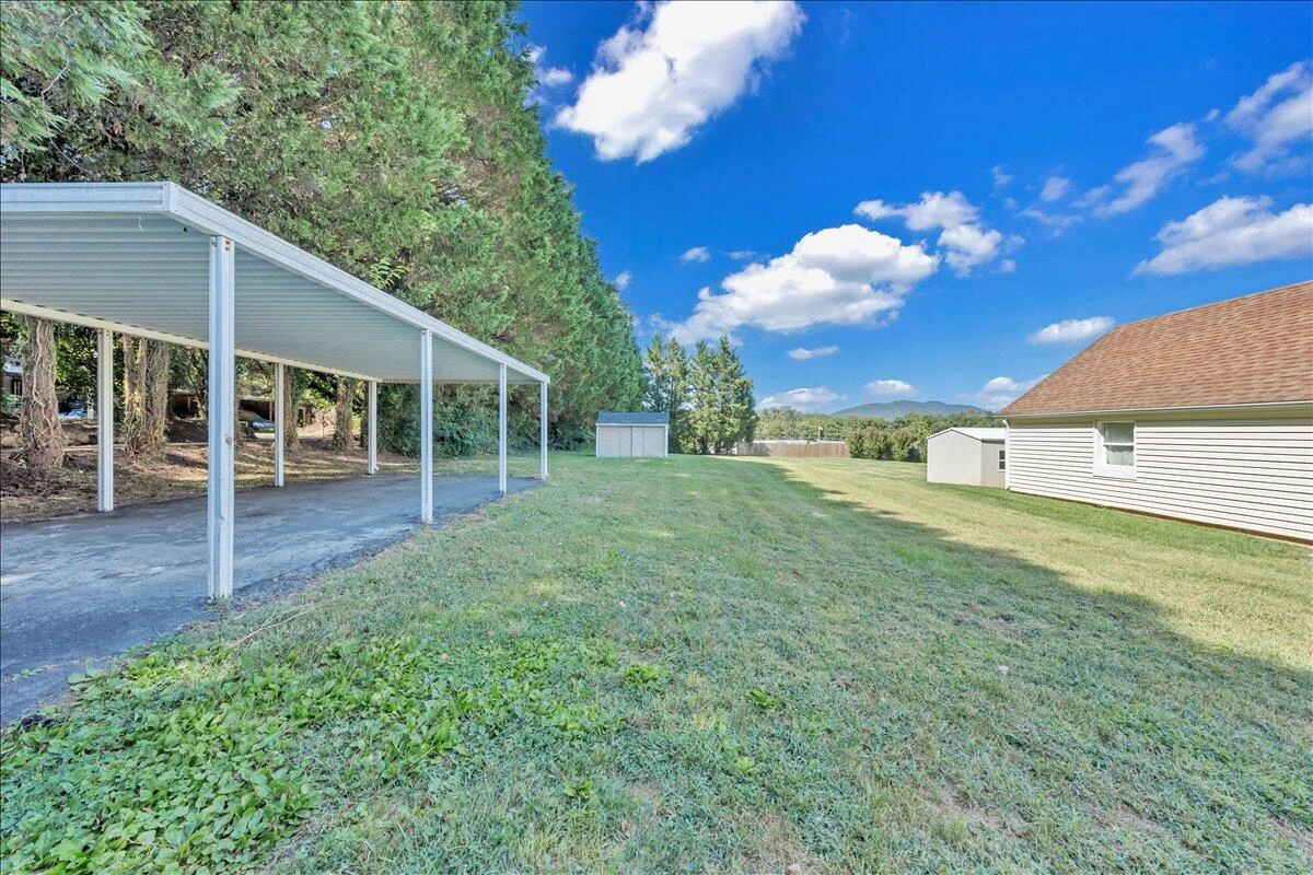 2052 Kenwood BLVD - Photo 24