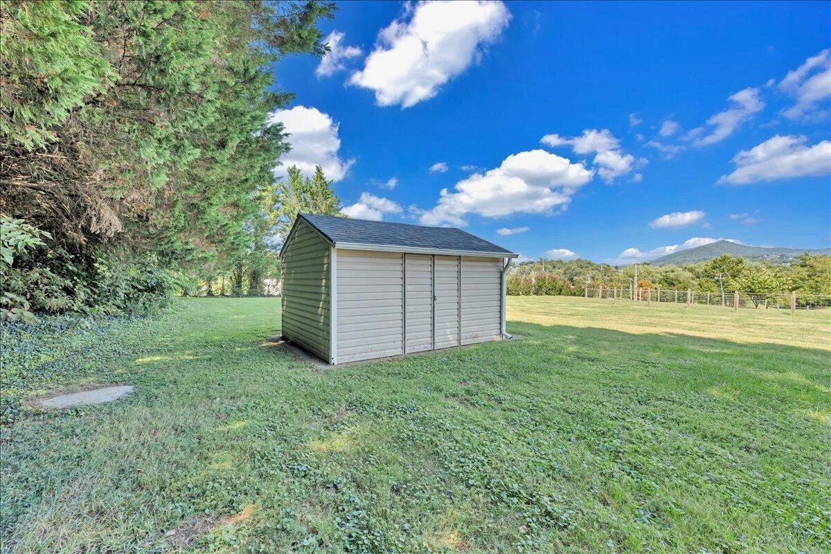 2052 Kenwood BLVD - Photo 26