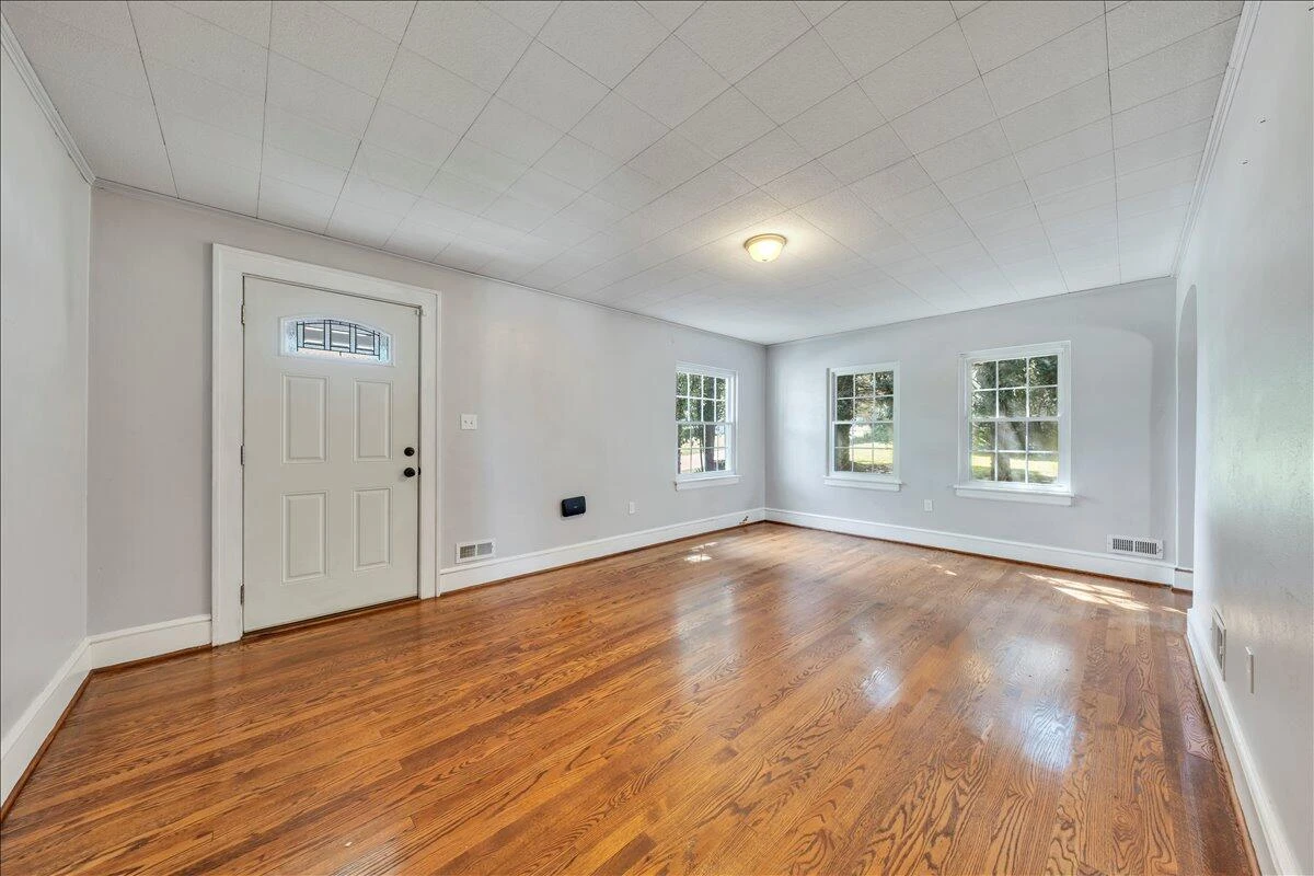 2052 Kenwood BLVD - Photo 3
