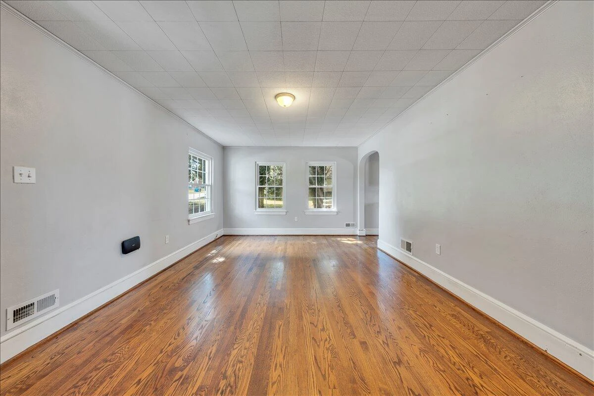 2052 Kenwood BLVD - Photo 4