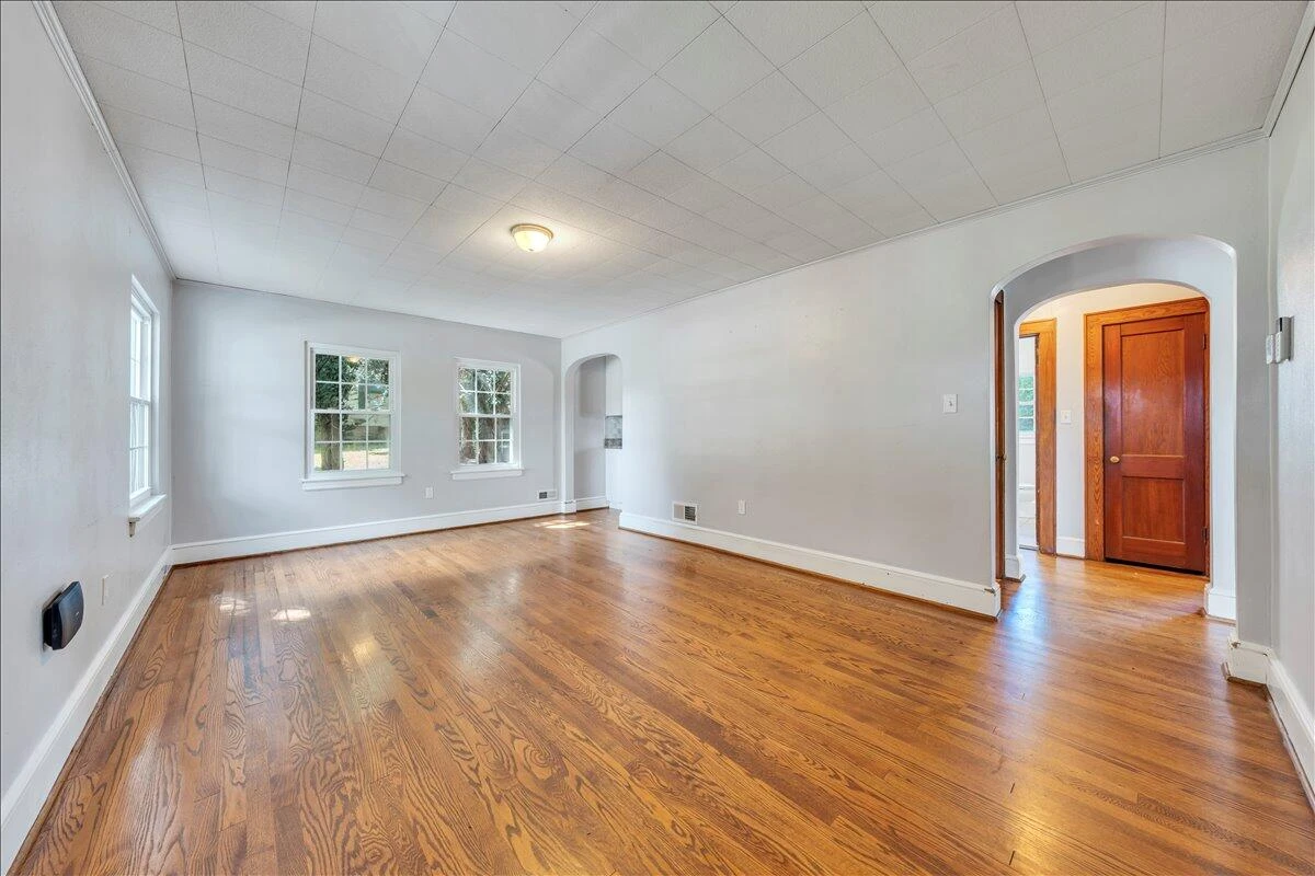 2052 Kenwood BLVD - Photo 5