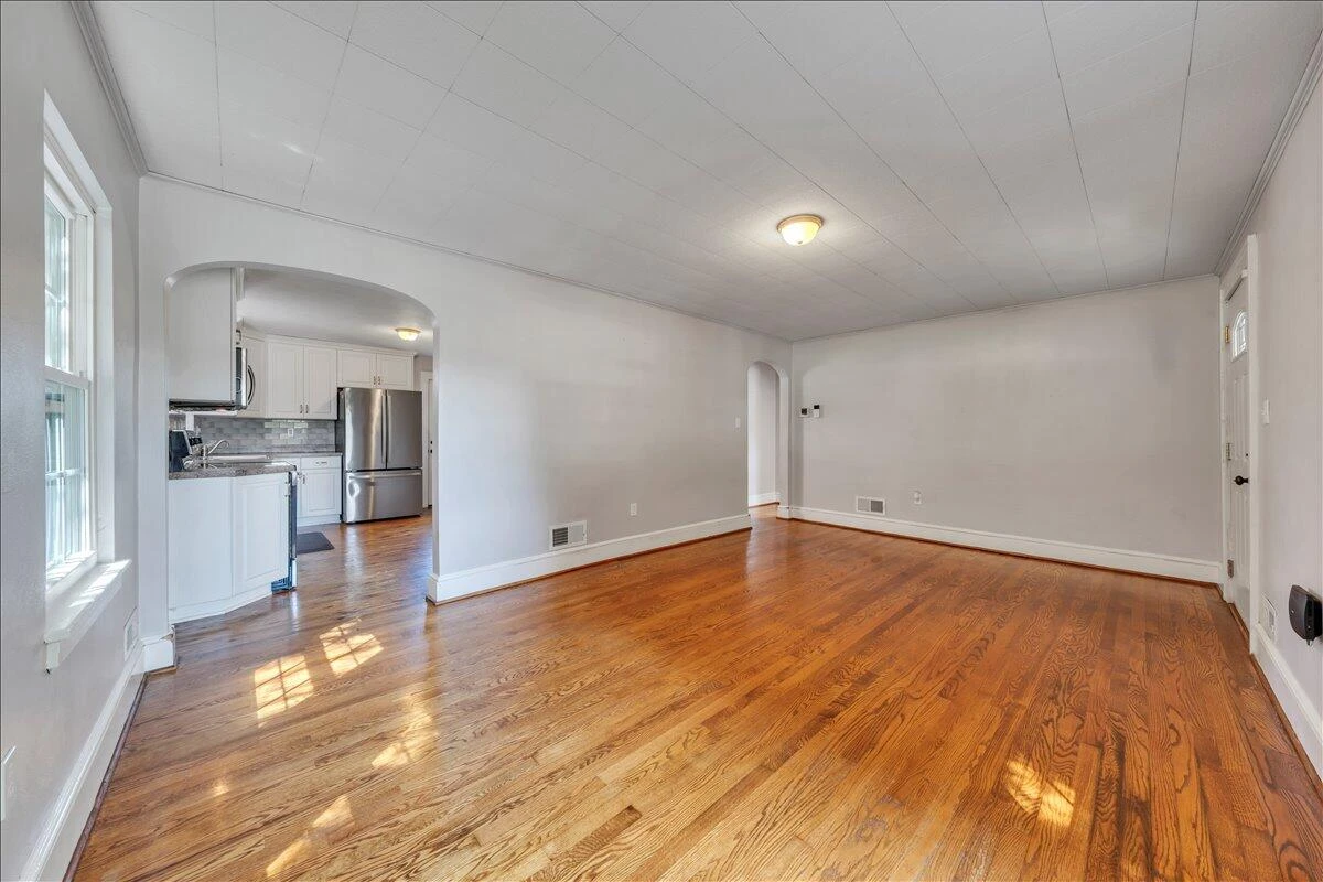 2052 Kenwood BLVD - Photo 6
