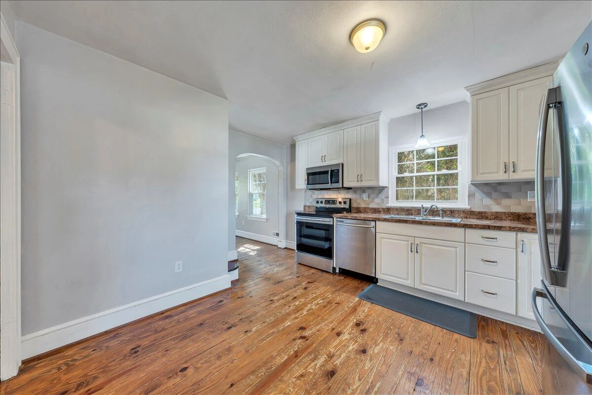 2052 Kenwood BLVD - Photo 9