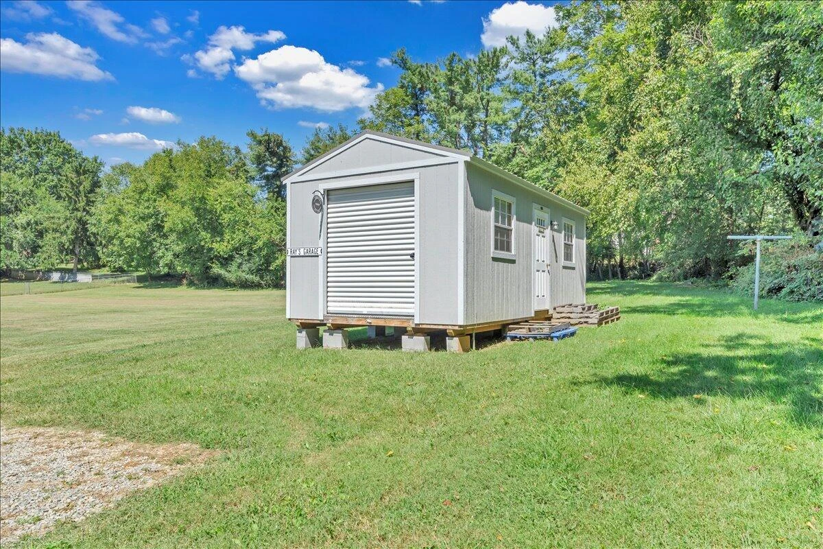 4027 Hershberger RD - Photo 14