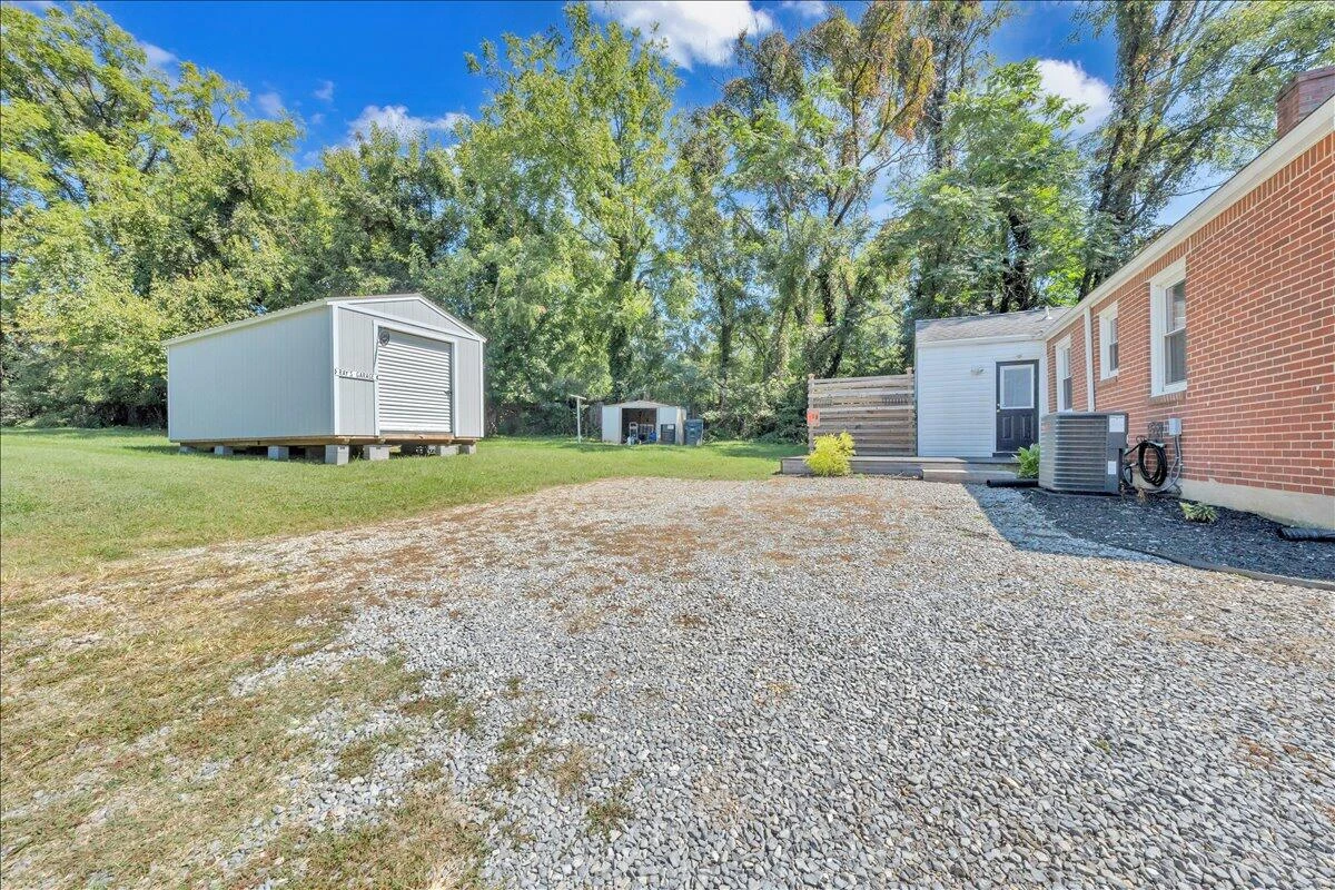 4027 Hershberger RD - Photo 15
