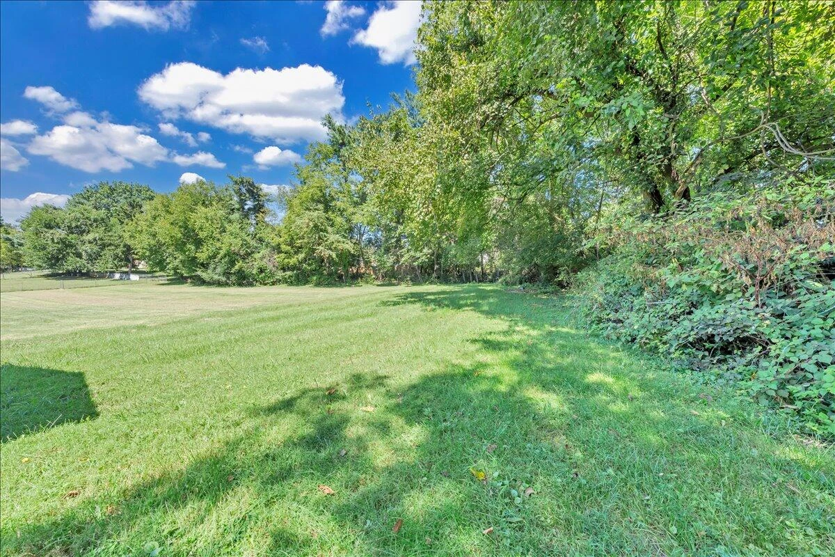 4027 Hershberger RD - Photo 16