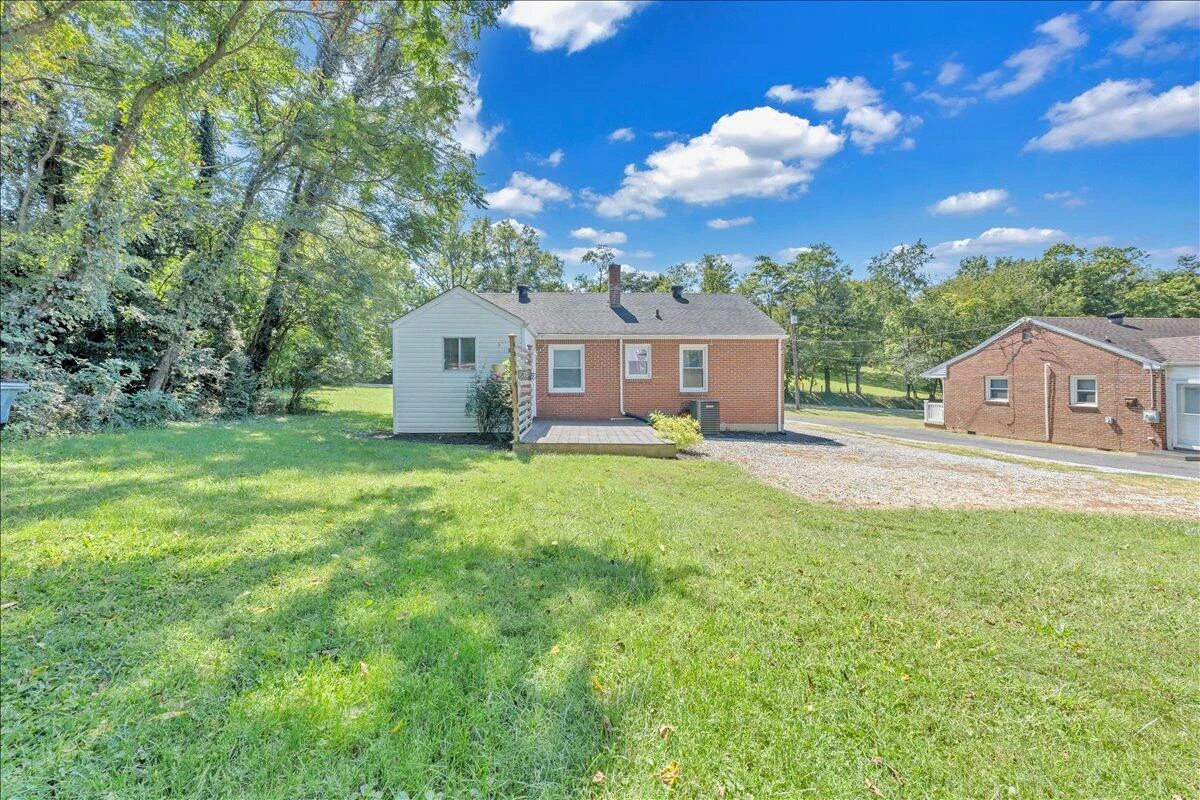 4027 Hershberger RD - Photo 17