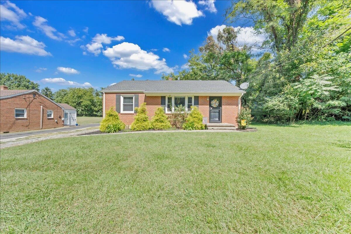 4027 Hershberger RD - Photo 19