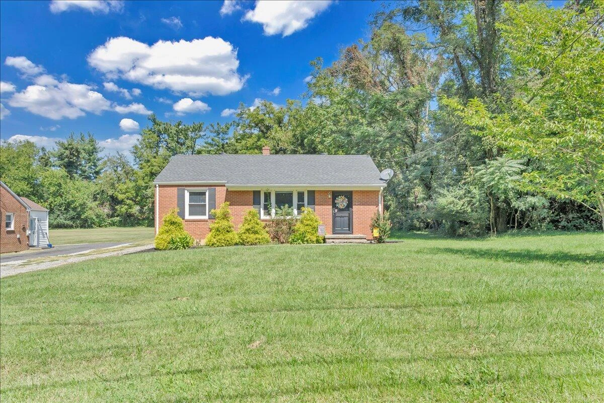 4027 Hershberger RD - Photo 21