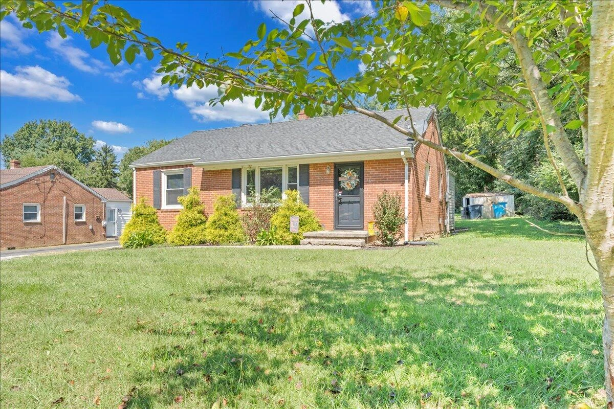 4027 Hershberger RD - Photo 22