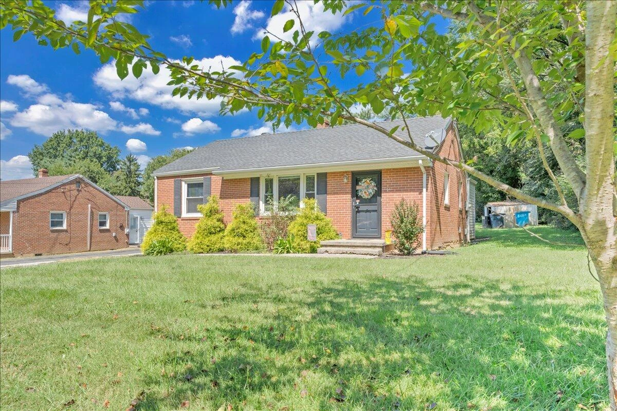 4027 Hershberger RD - Photo 23