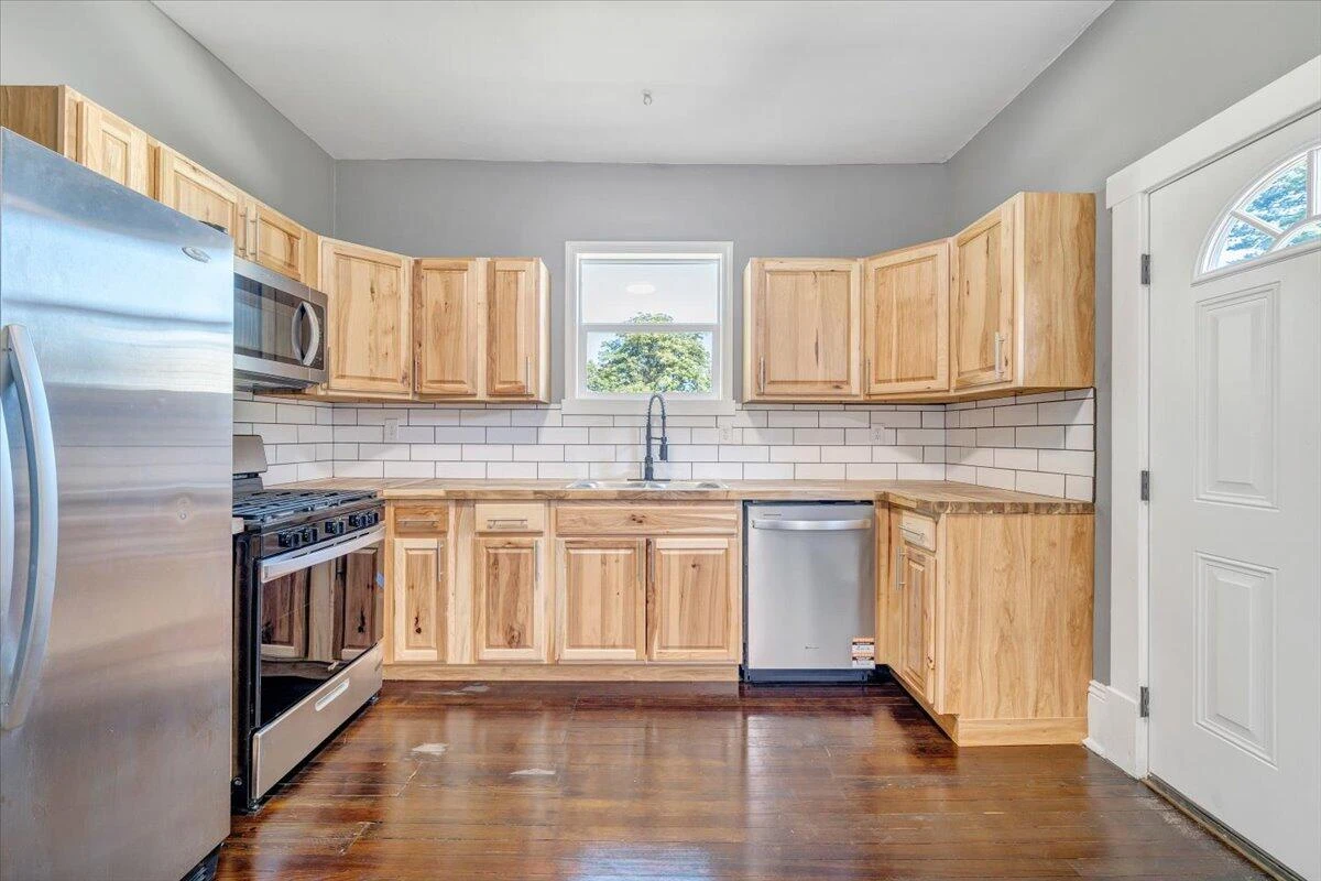 1008 11th ST - Photo 13