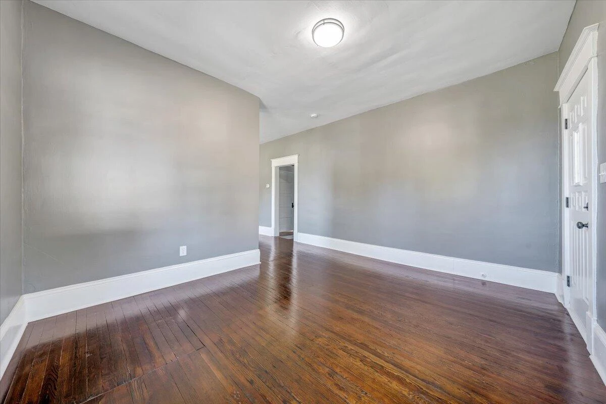 1008 11th ST - Photo 5