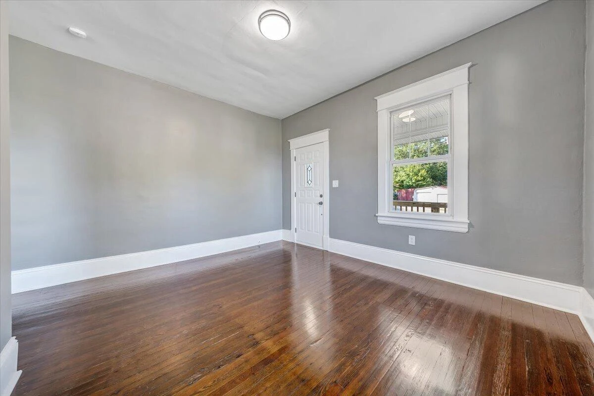 1008 11th ST - Photo 6