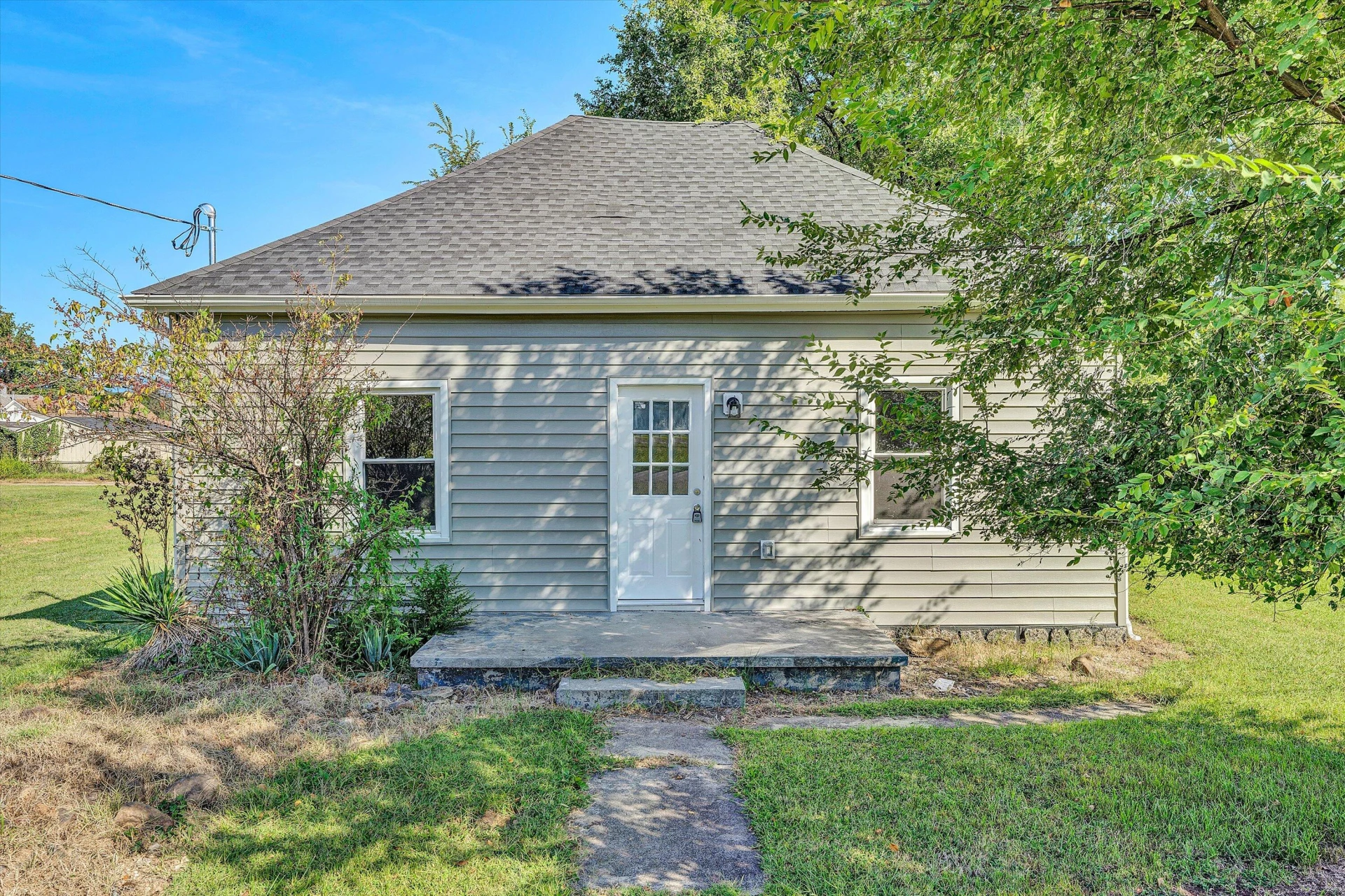 2405 Roanoke AVE