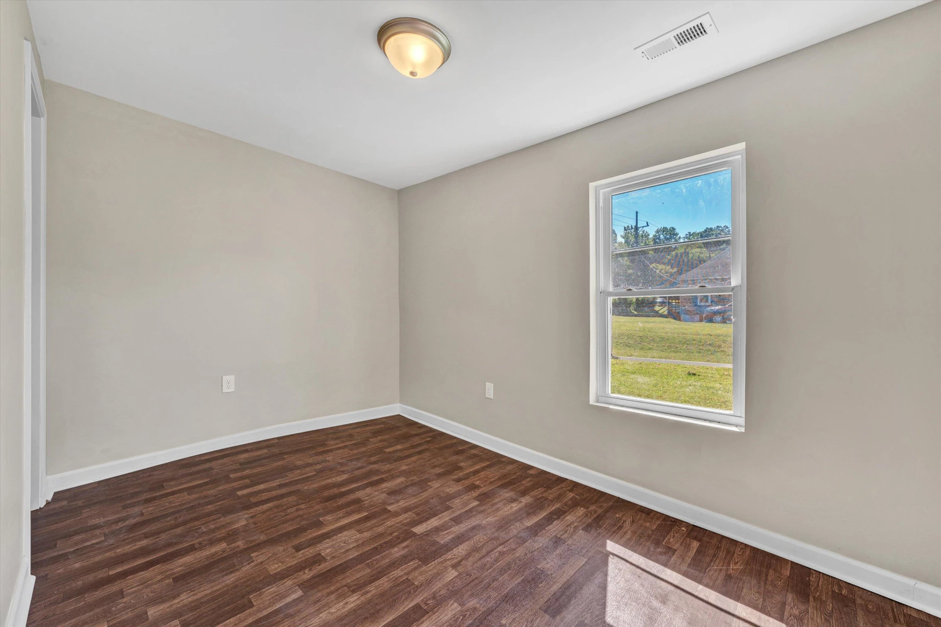 2405 Roanoke AVE - Photo 11