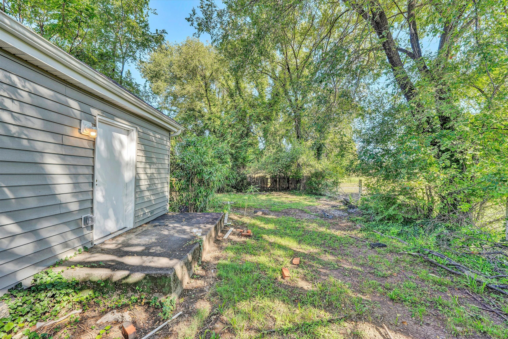 2405 Roanoke AVE - Photo 15