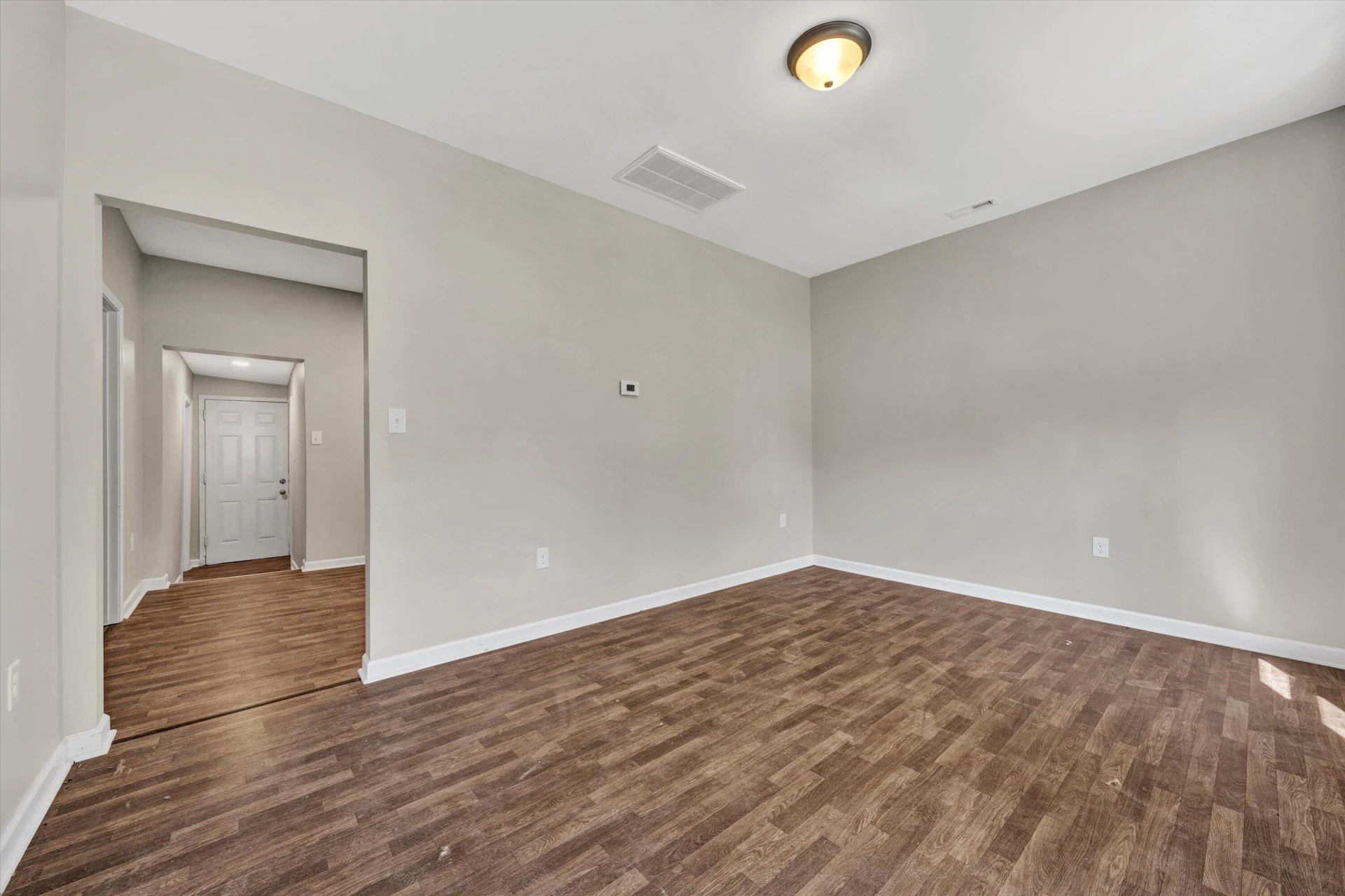 2405 Roanoke AVE - Photo 4