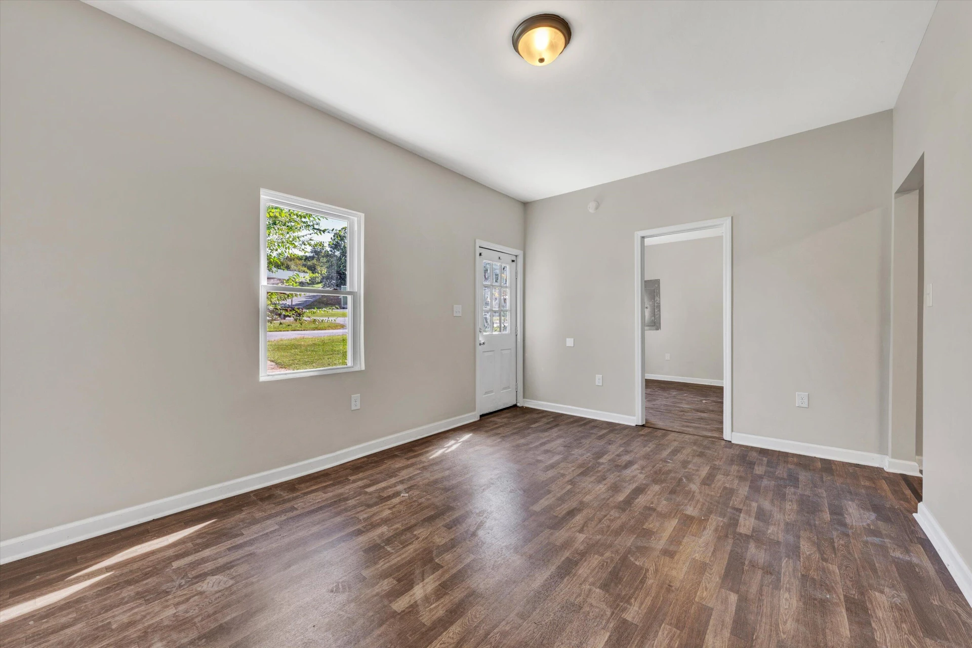 2405 Roanoke AVE - Photo 5