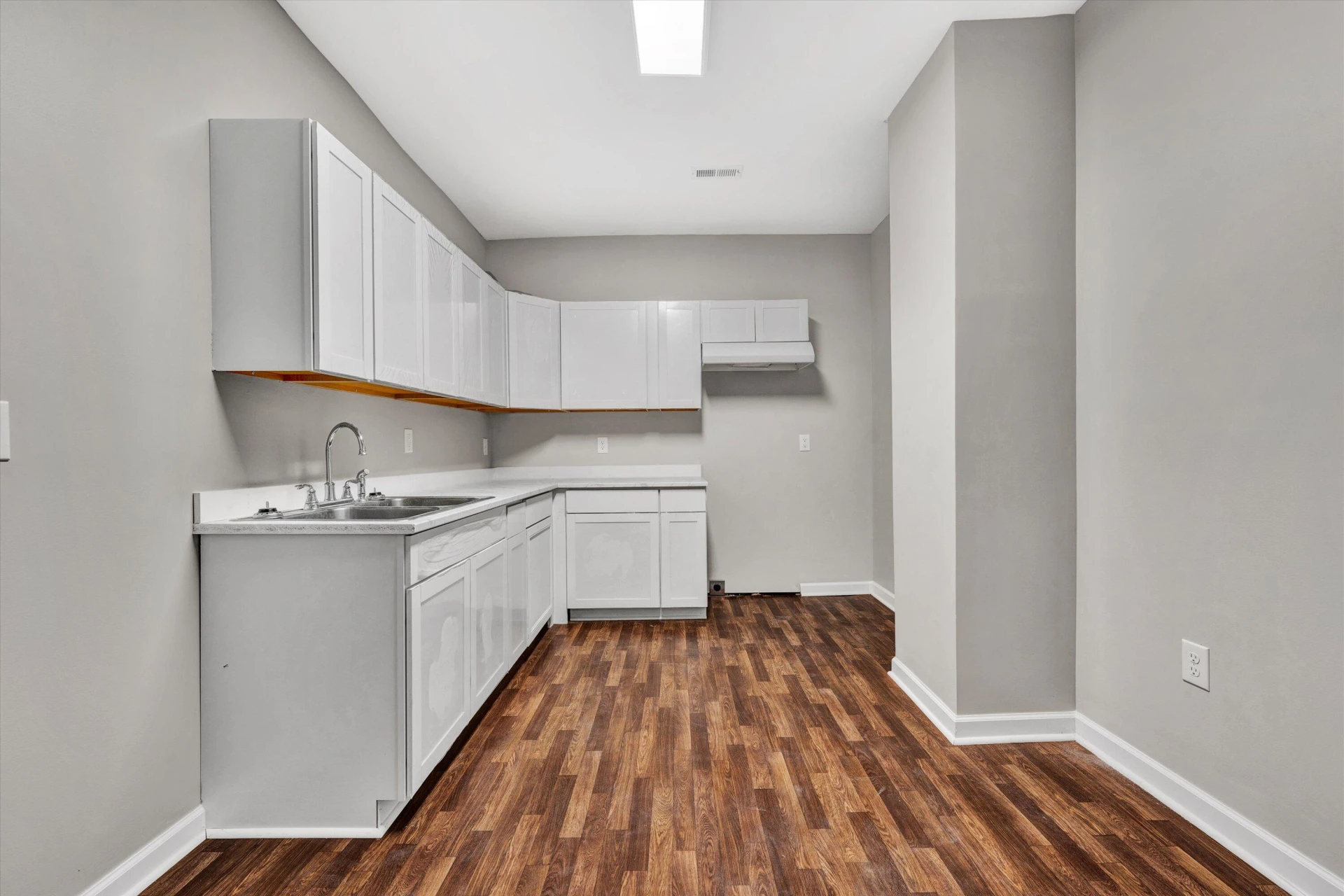 2405 Roanoke AVE - Photo 7