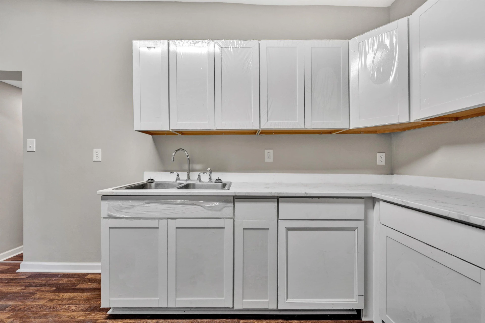 2405 Roanoke AVE - Photo 8