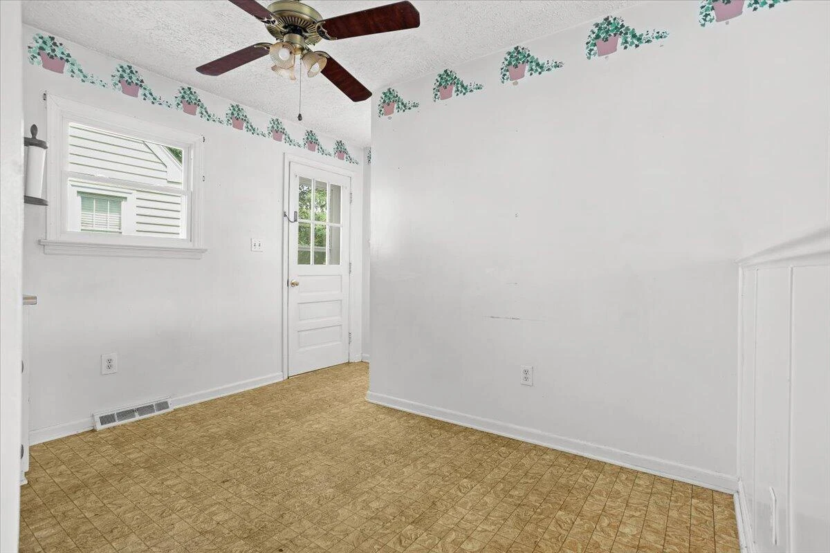2102 Byrd AVE - Photo 12