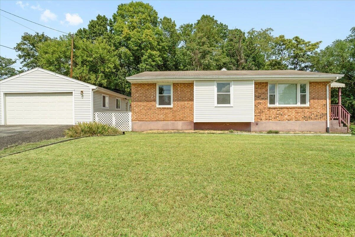 2102 Byrd AVE - Photo 2