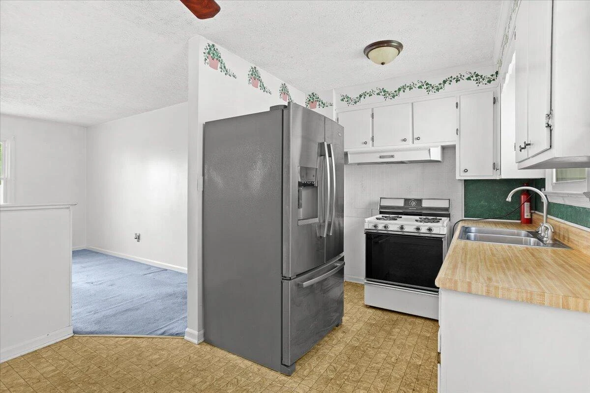2102 Byrd AVE - Photo 3