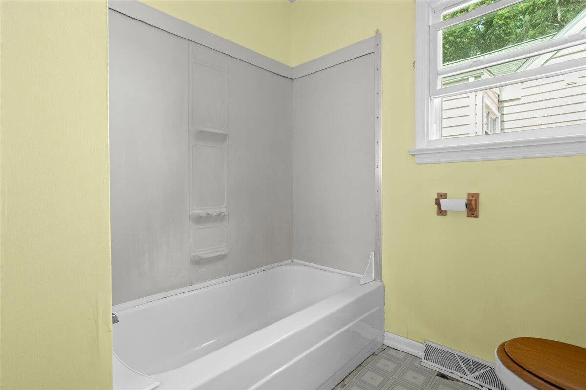 2102 Byrd AVE - Photo 5