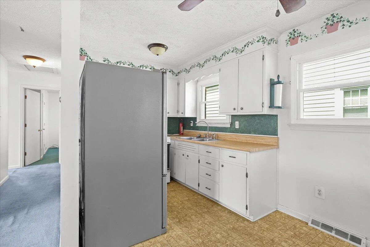 2102 Byrd AVE - Photo 6
