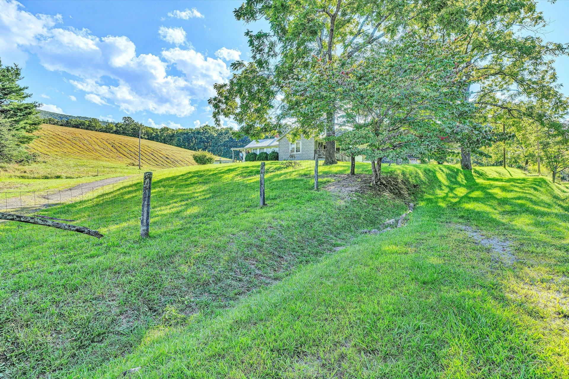 2816 Johns Creek RD - Photo 18