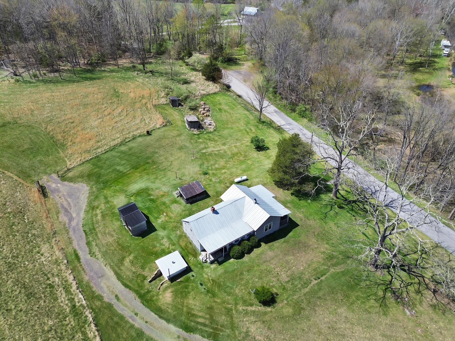 2816 Johns Creek RD - Photo 28