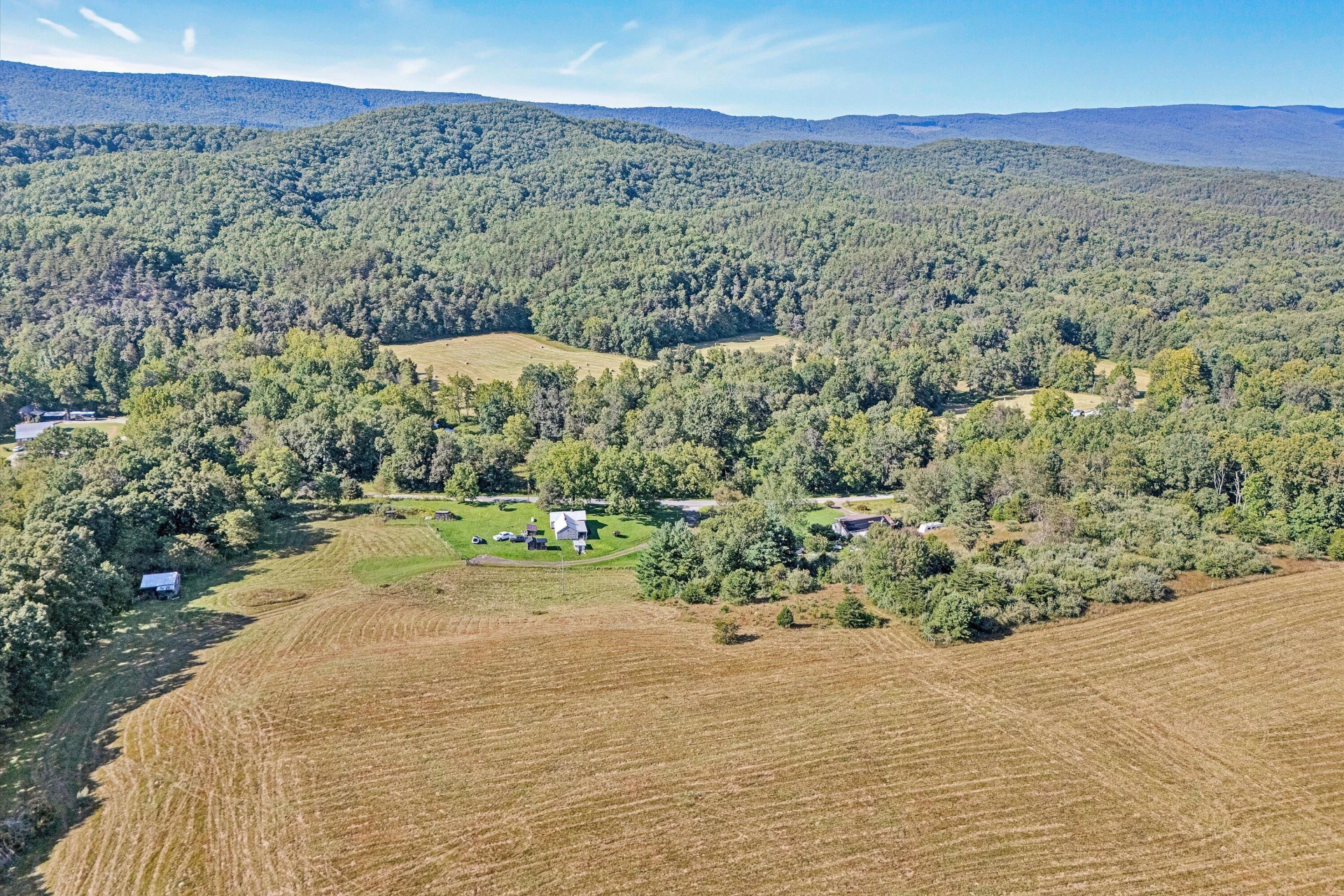 2816 Johns Creek RD - Photo 3