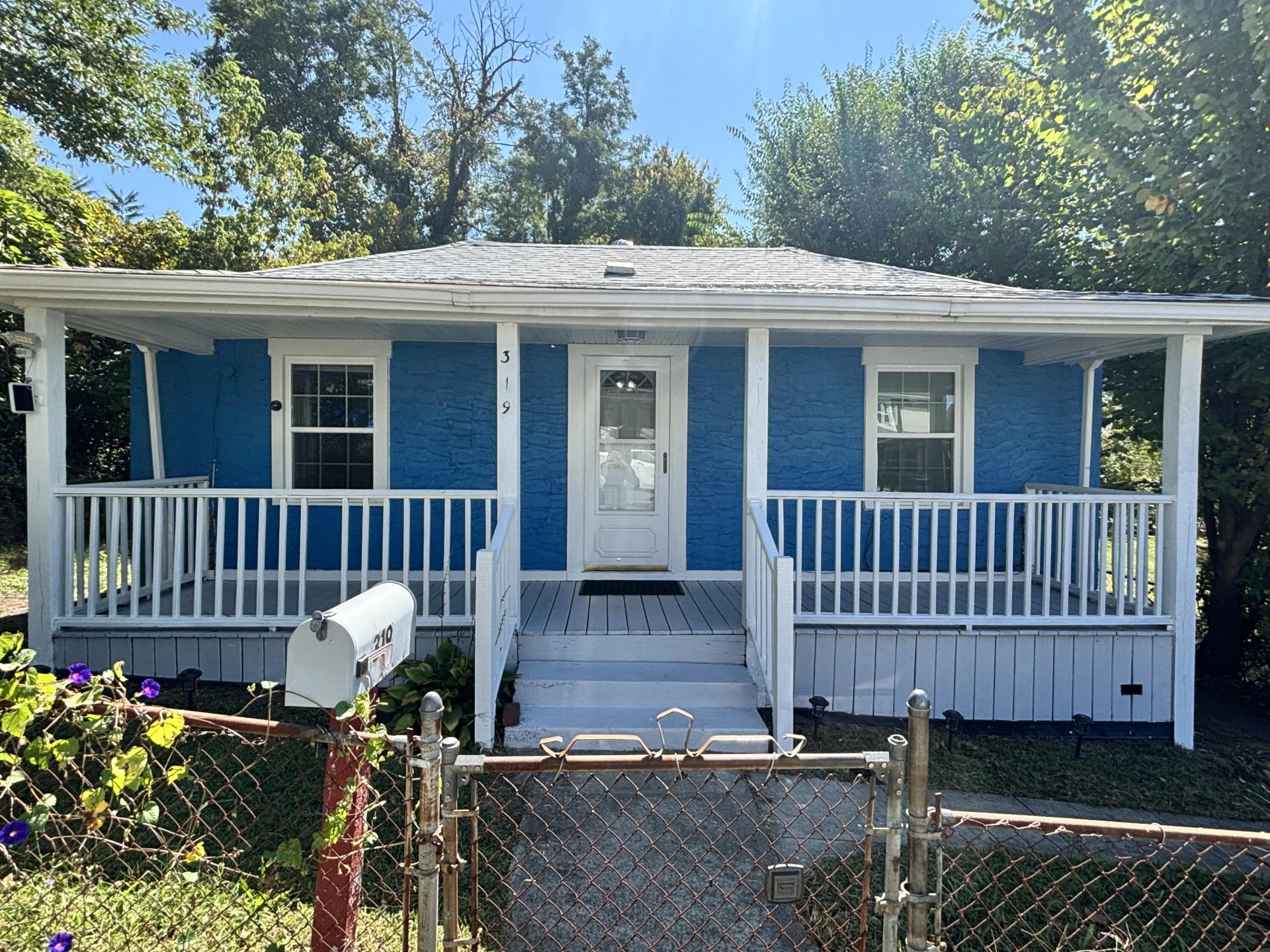 319 Hazel ST - Photo 2